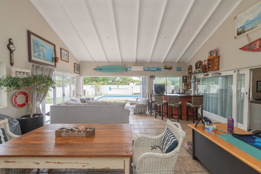 8 Bedroom Property for Sale in Summerstrand Eastern Cape